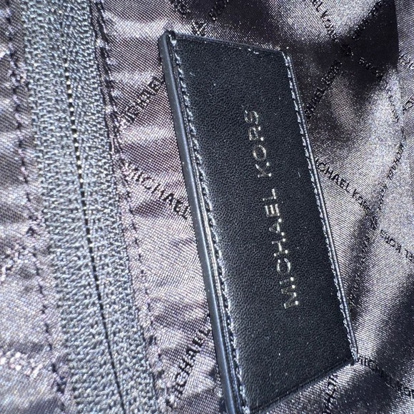 Michael Kors Crossbody Cooper Utility Bag MK Signature Stripe Chambray - Picture 9 of 12